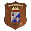 CREST IN METALLO SMALTATO BASE LEGNO 22,5X17,5CM 13 RGT HUMINT