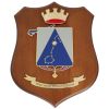 CREST IN METALLO SMALTATO BASE LEGNO 22,5X17,5CM 1 RGT AVIAZIONE