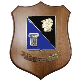 CREST IN METALLO SMALTATO BASE LEGNO 22,5X17,5CM CENTRO POLIFUNZ. SPER.