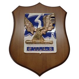CREST IN METALLO SMALTATO BASE LEGNO 22,5X17,5CM 3 RGT ART. MONT. JULIA